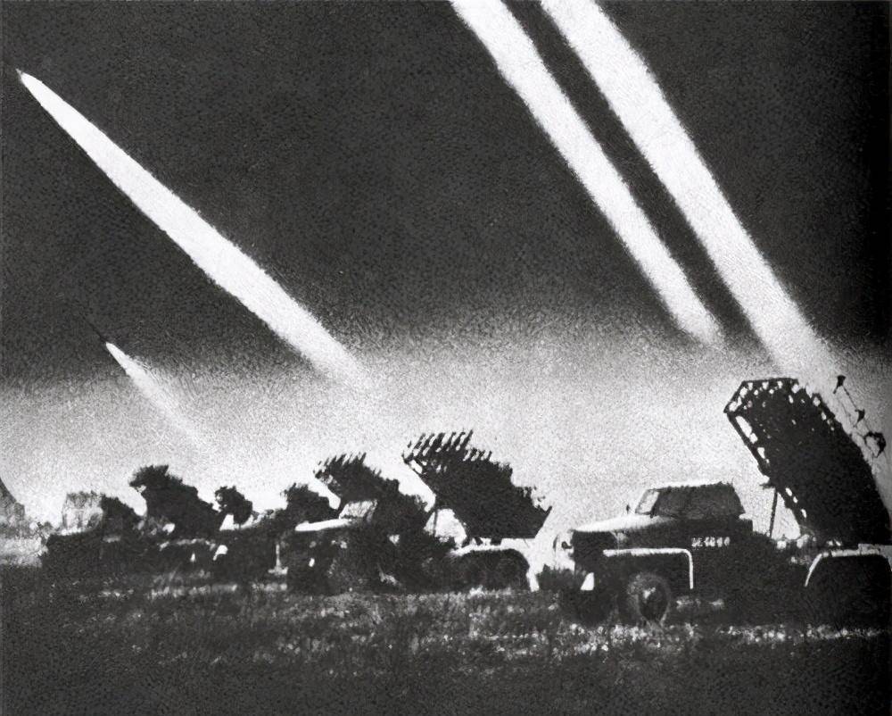 202团的喀秋莎火箭炮迅速抓住时机,发起一轮齐射,轰隆的炮弹声中,美军