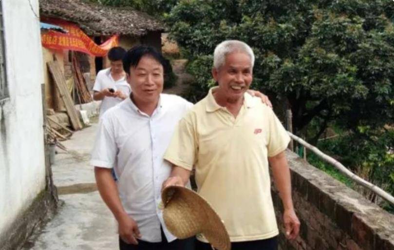 94年,49岁男子娶19岁妻子,21年连生15胎,妻子生产细节让人心疼
