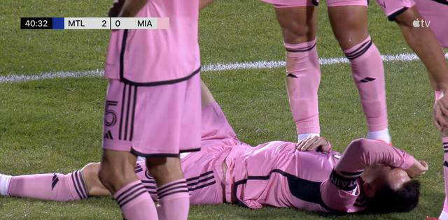 梅西遭到恶意犯规,裁判未予处罚!