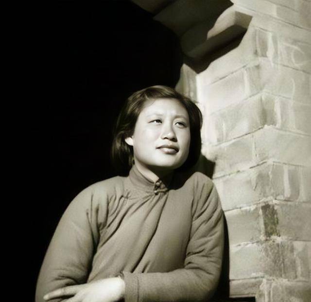 享副军级待遇,而他的长子则被授予中将军衔,那么这位女革命家是谁?