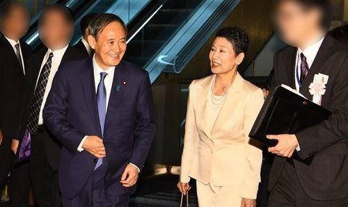 真理子:离过婚的清洁工阿姨,二婚嫁给菅义伟,67岁成为首相夫人