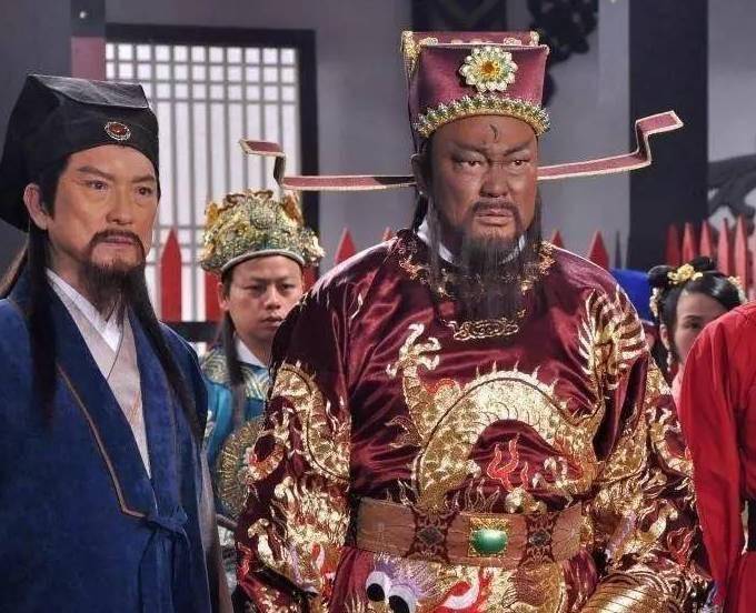 电视剧《包青天》里面演绎的柴文意就是"郑王"柴宗训的后人,所以他有