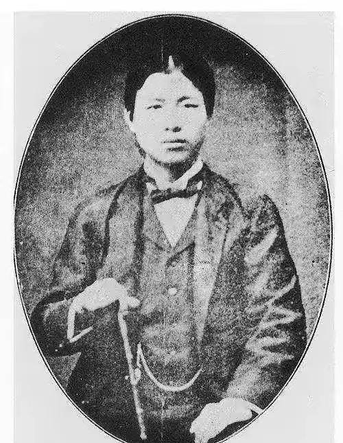 徐锡麟(1873年12月17日—1907年7月7日)他实践了自己的诺言,利用警官