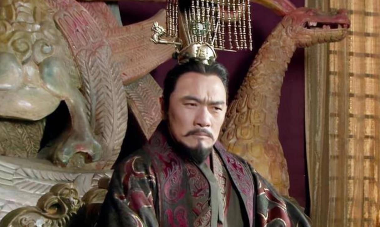 千金小姐见家中男仆相貌不凡,背着父母下嫁,1年后成为王后