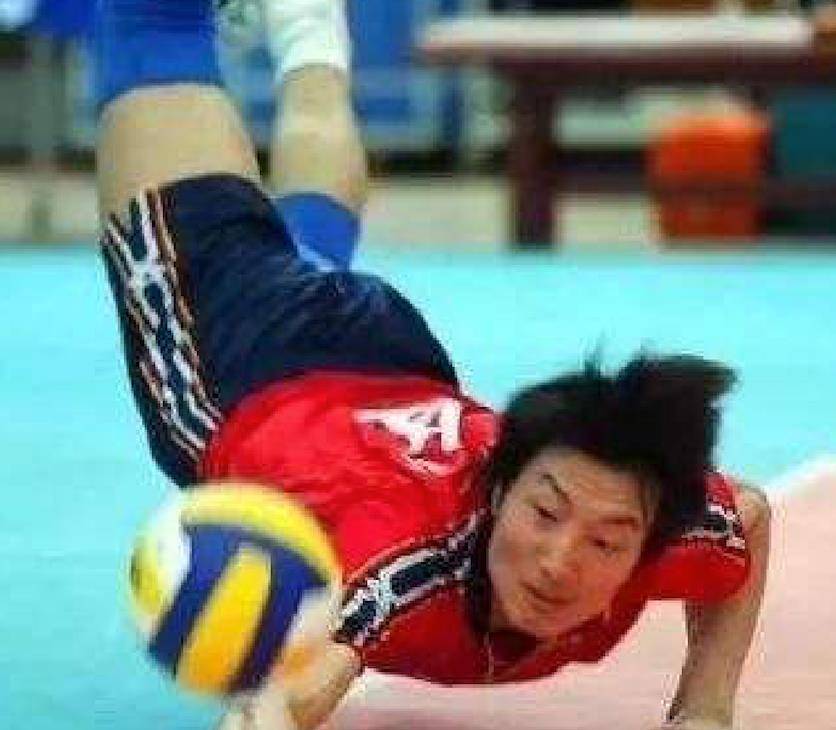 2017年男排主力陆飞病逝,留下两个年幼女儿,惠若琪送15.3万善款