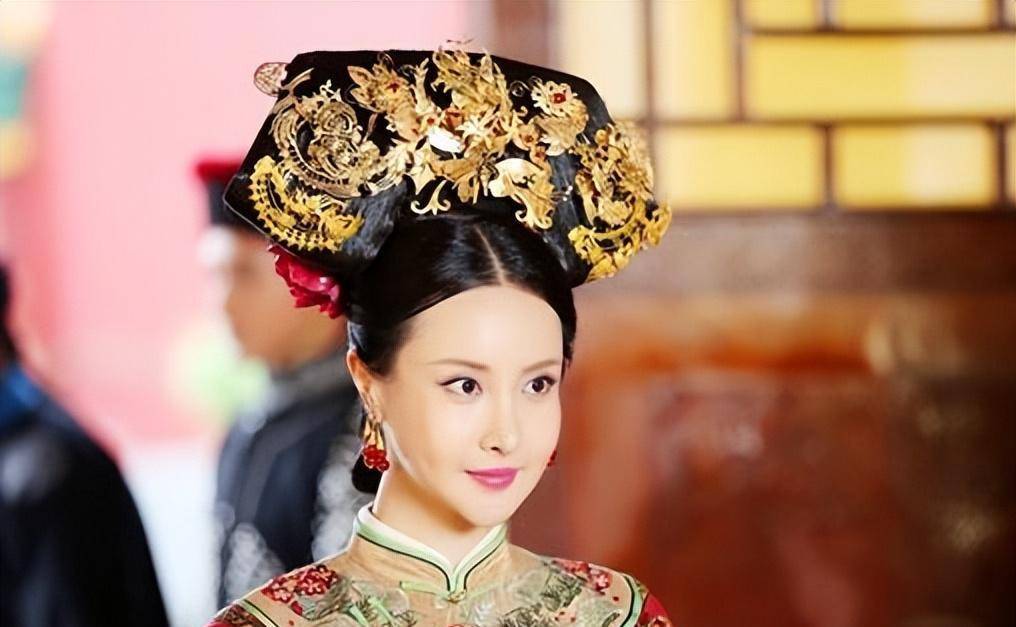 "允祉的母亲就是荣妃,也就是说,荣妃与马尔赛是同族关系.