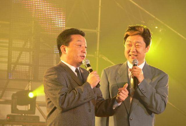 相声演员王平,师从李伯祥,因过度劳累逝世,葬礼千余观众送别