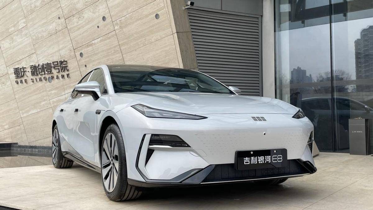 吉利银河e8加推两款龙腾版,16~22万级纯电家轿选银河准没错_搜狐汽车
