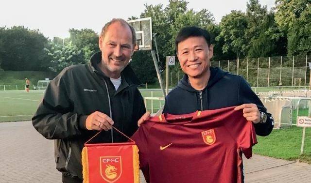 抗战名将之后区楚良,身高1米8的矮小守门员,妻子是跳水冠军