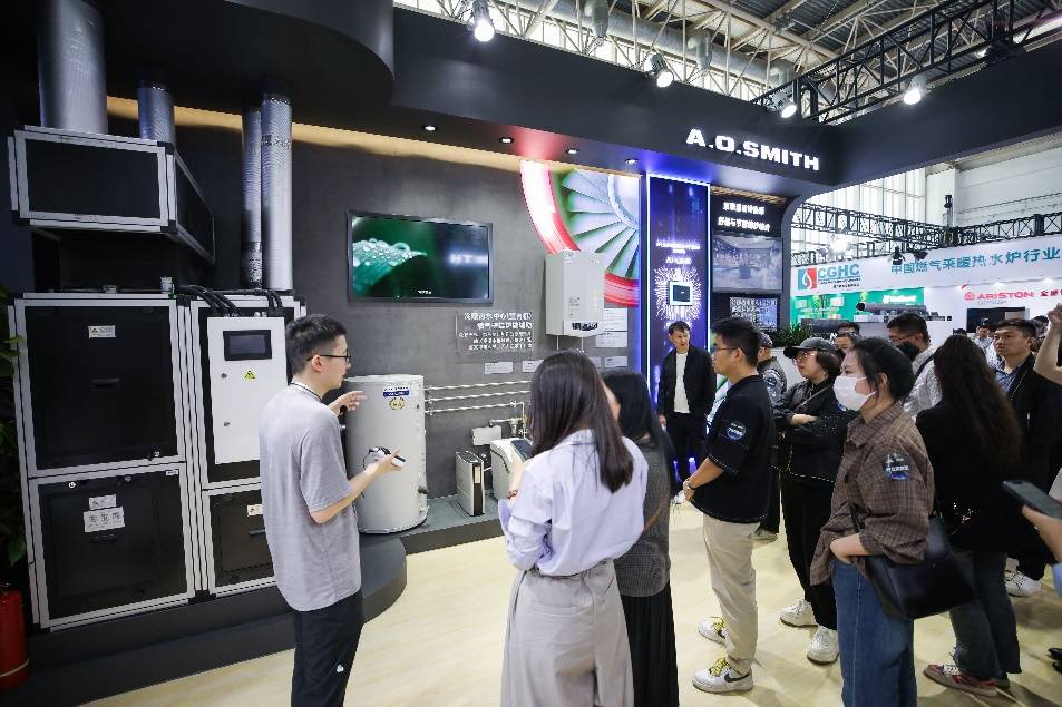 A.O.史密斯惊艳亮相2024中国供热展 创新科技成就全屋好风好水-家电圈官网