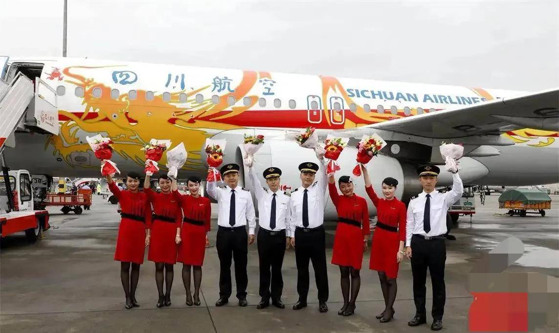 2018年11月16日,刘传健和整个原版机组人员,一起执飞四川航空成都到