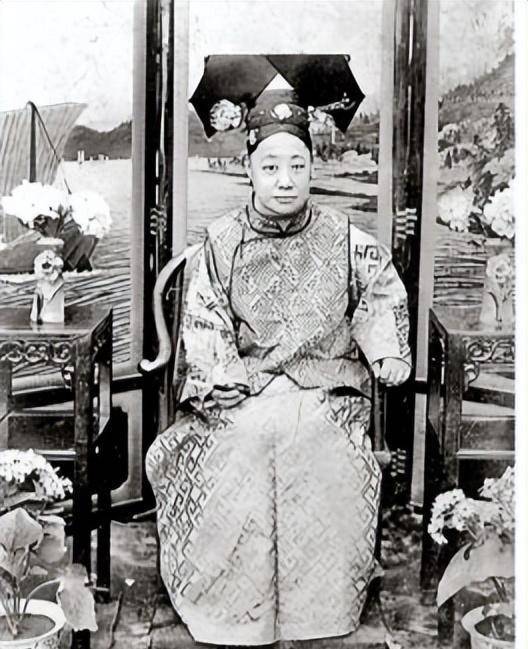 晚清赢家端康皇贵太妃:爱听戏和点外卖,晚年成了皇室当家人