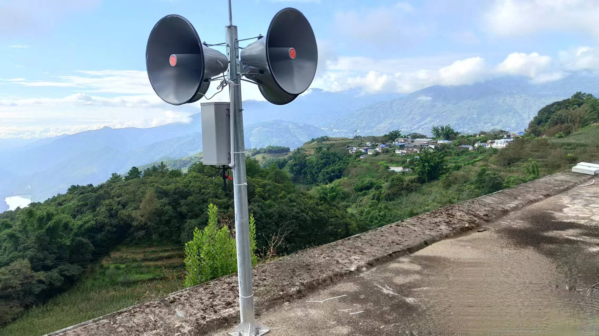 村村寨寨广播响 一枝一叶总关情