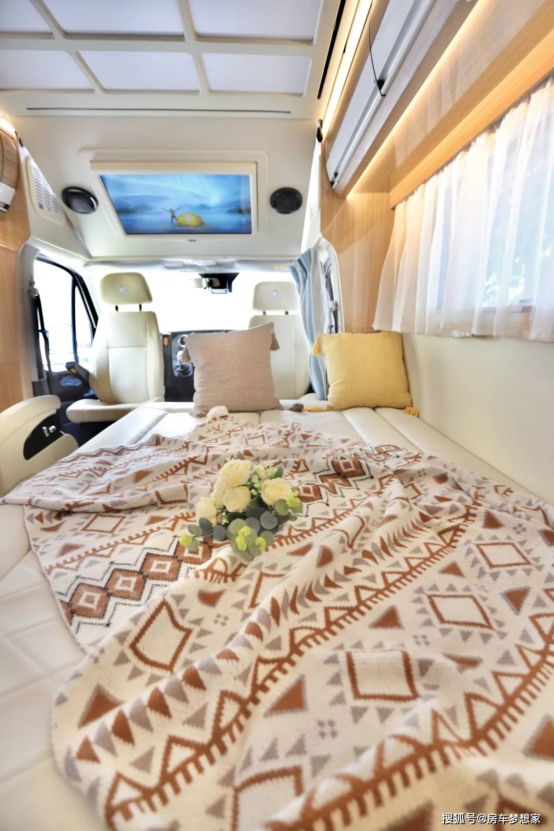 6.14沈阳房车展 房车展 后置厨卫房车到底有什么魅力?飞翔房车告诉您!