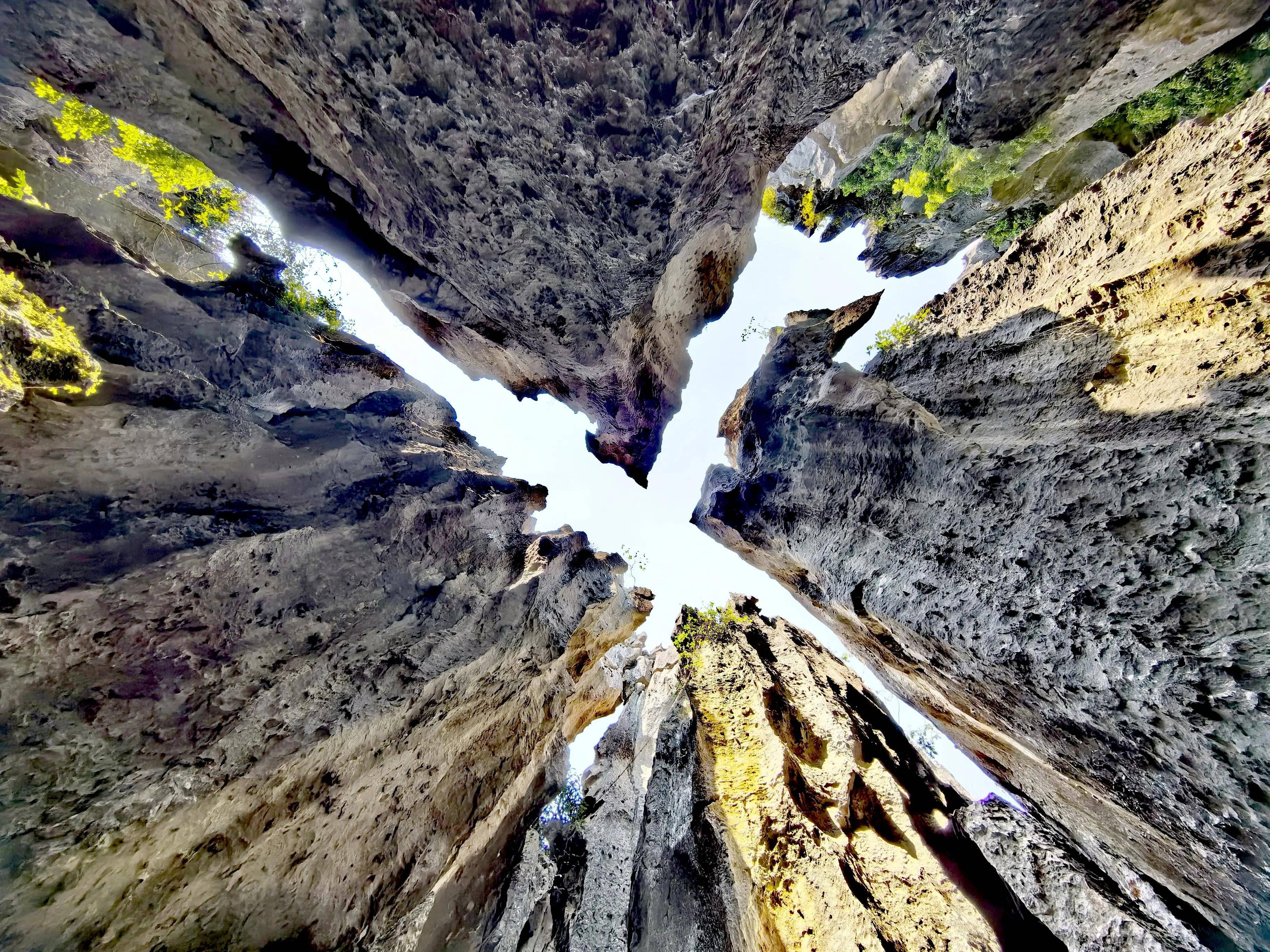 云南昆明:石林千奇百怪让人拍照拍到手疼,怪石造型改变人的三观