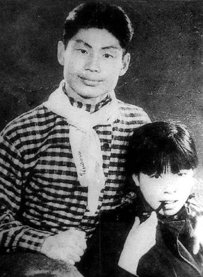 几度被抛弃的萧红,总是怀着孕谈恋爱,好友说:她看起来就不长寿