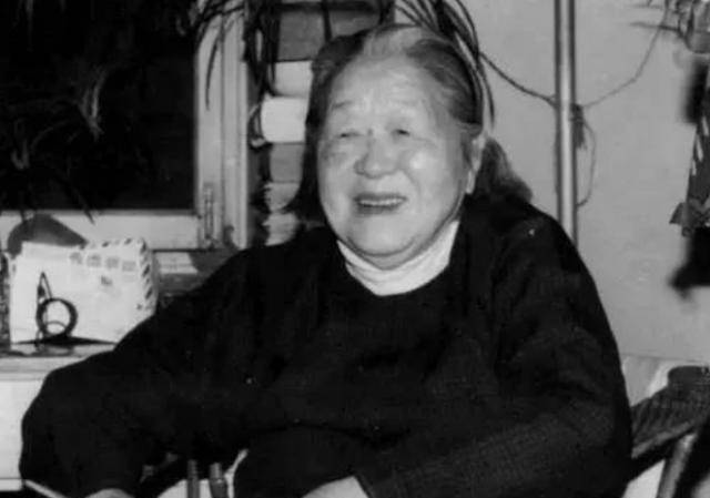 清华首位女教授,被称为中国居里夫人,曾3次留学失败,一生无子