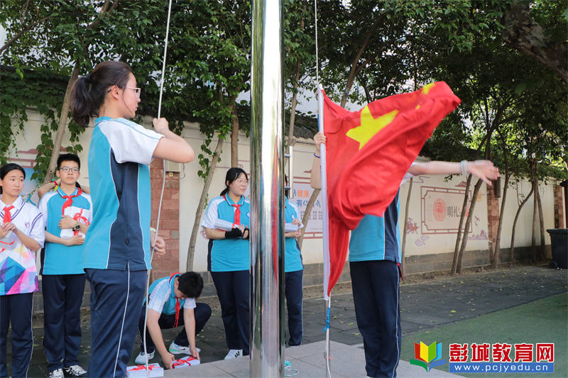 徐州市第十三中学举办离队入团仪式,青春仪式暨八年级地生中考动员