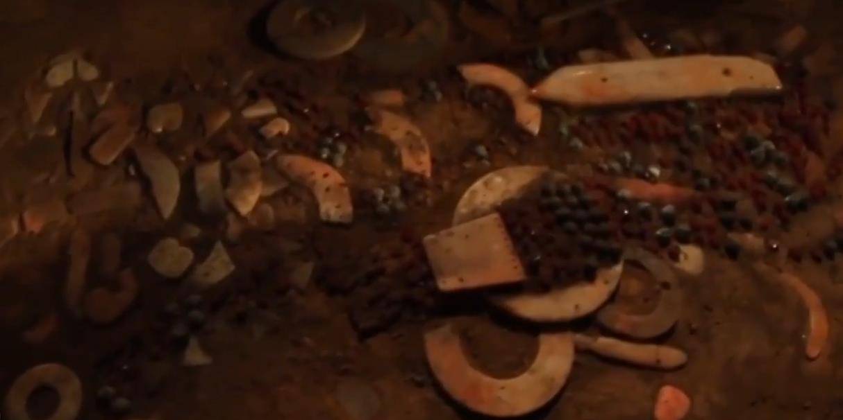 国君墓被盗陪葬品却完好无损,这伙盗墓贼意欲何为?