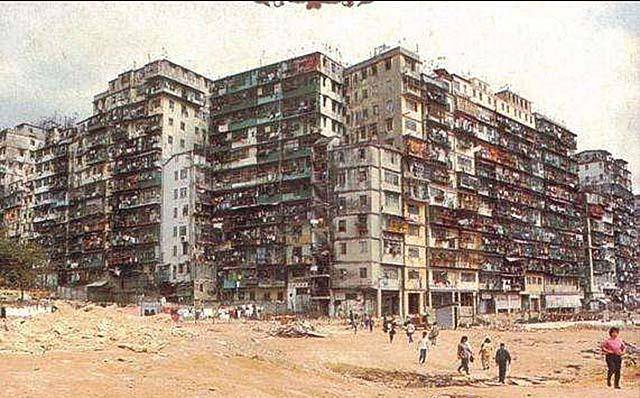 魔窟"九龙城寨",犯罪者天堂:英国政府不想管,港英