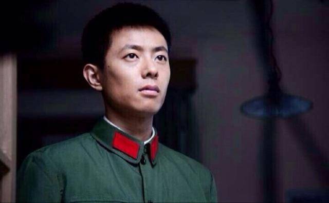 让我们来谈谈少年时期的江卫东,饰演者石云鹏.