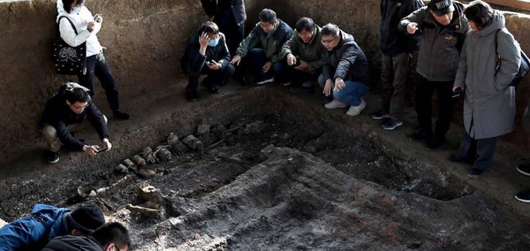 古代"穷人"墓仅4平米,考古队懒得挖,出土后发现225件国宝