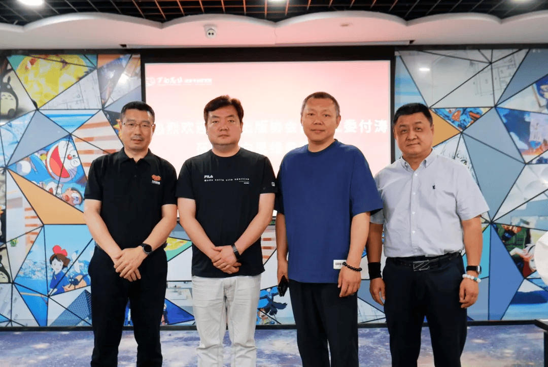 中国出版协会民营工作委员会付涛老师莅临万向思维进行参观调研