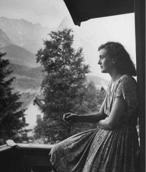 爱娃布劳恩:曾是恶魔希特勒的妻子,却在婚后36小时自杀身亡