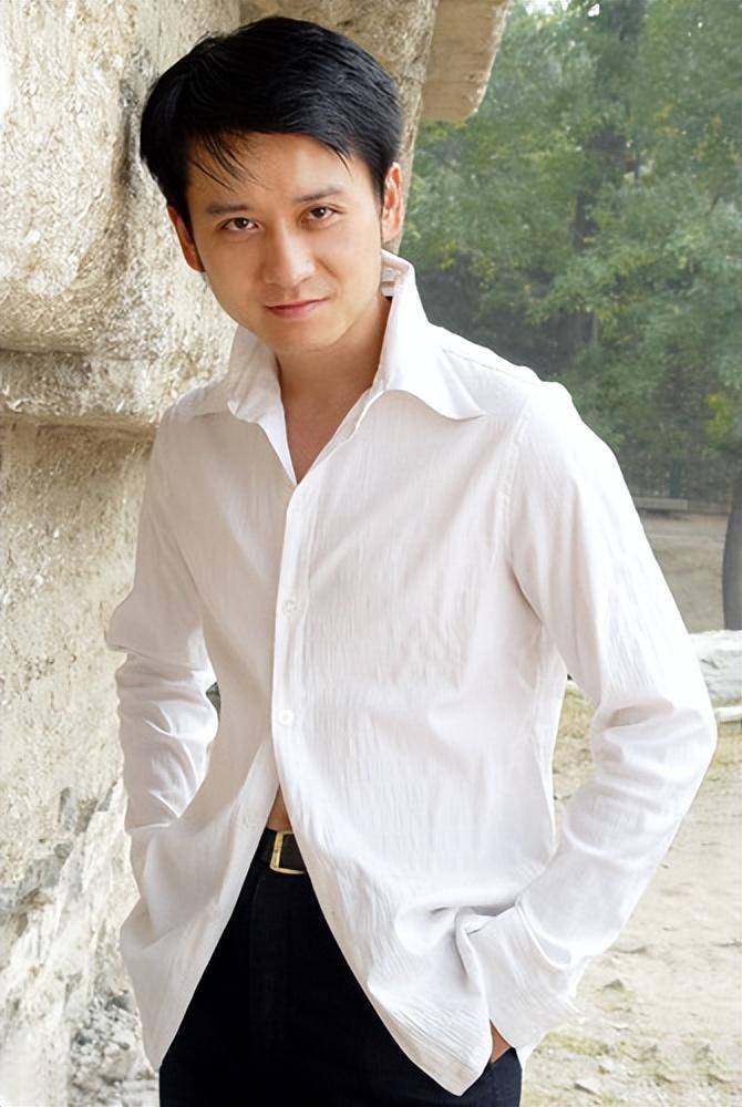 父子,王宏是父亲王永泉的骄傲,吴刚儿子捧不红_演艺圈_张国柱_姬晨牧