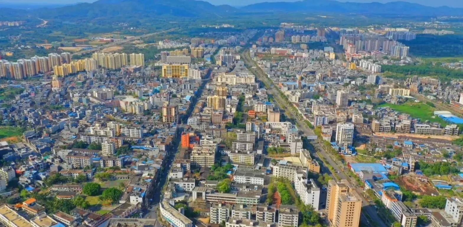 屯昌县城屯昌县现有的辖区,曾长期属于琼山,澄迈,定安三县的边区