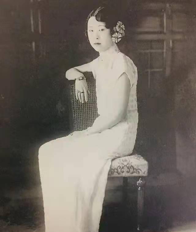皇帝老婆爱打牌,牌友拍马屁赞她有福气,谭玉龄:我还不是守活寡_溥仪