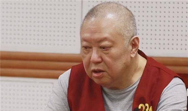 "两面人"李亨利:吃中国饭,砸中国锅,潜伏伪装30多年