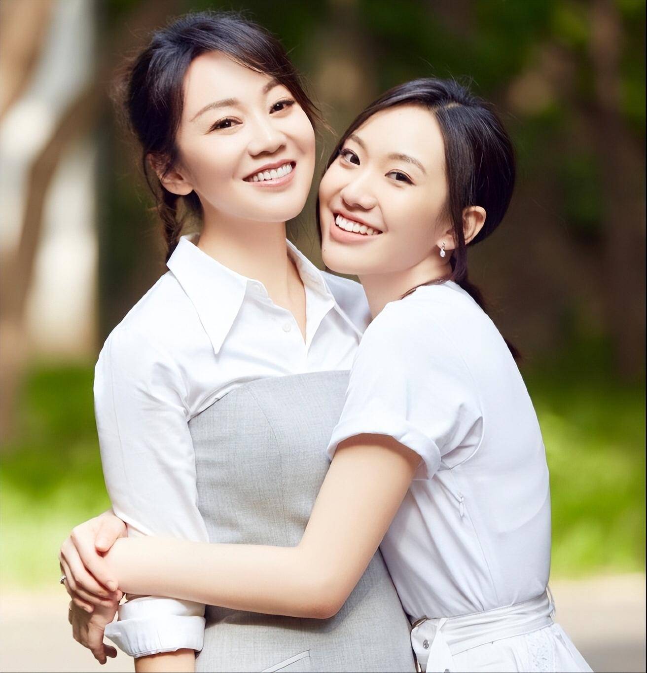 年纪越大越漂亮的女星,我只服这4位,年轻时一般,快40岁才变美_闫妮