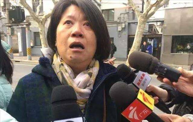 杨俪萍的母亲时间很快就来到杨俪萍的父亲过60岁生日这天,女儿的身影