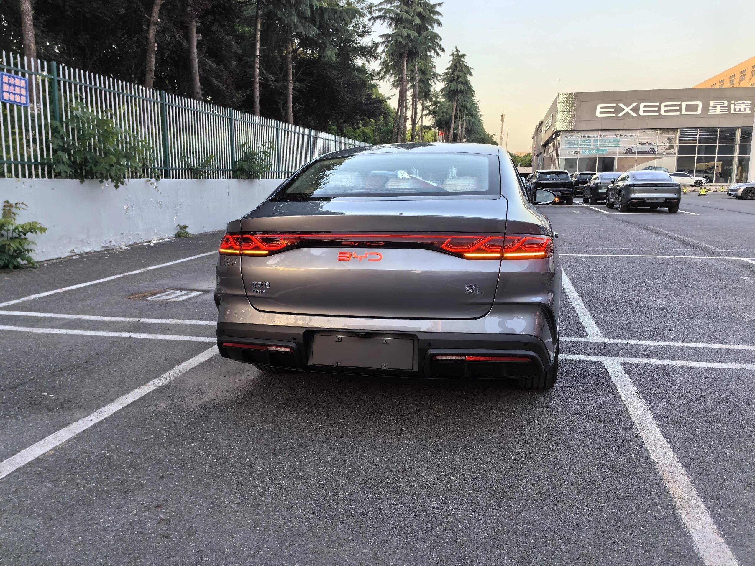 比亚迪秦l实车到店,长超4米8 第5代dm-i混动,续航超2000km?