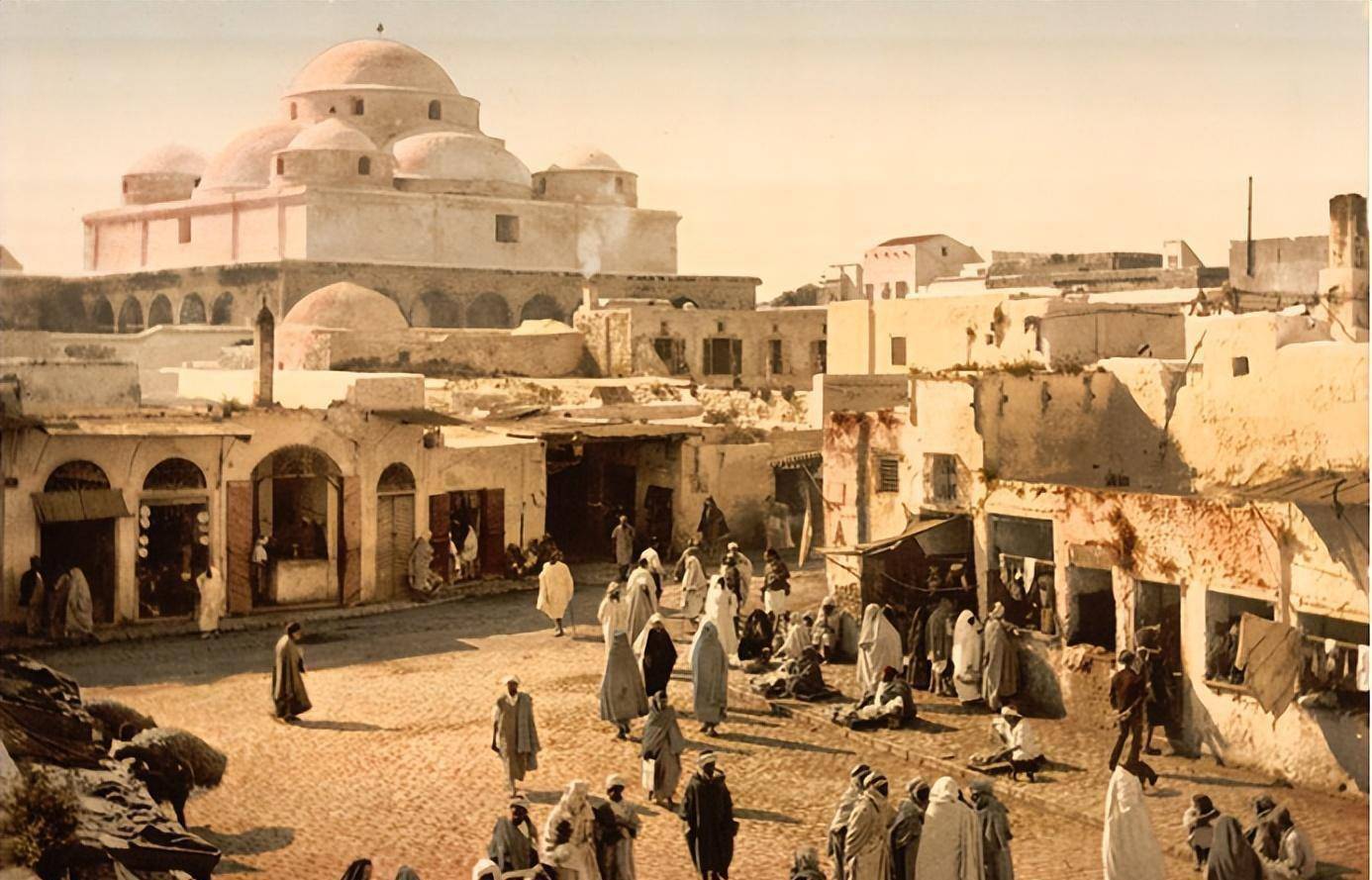 以奥格斯特至科隆为例,顺流直下的533千米水路仅需8天,而两地间500