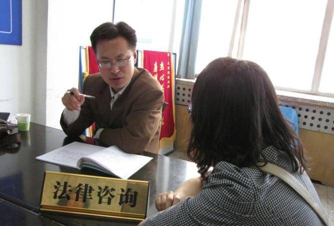 2000年一女工车库遇16岁孤儿,含泪将其收养,15年后被回报1530万