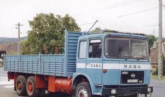 匈牙利raba(拉巴)卡车卡玛斯,是前苏联著名的重卡品牌,不仅民用,军用