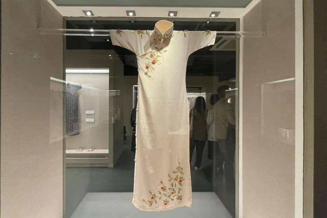 海波随笔 | 这家博物馆惊现神秘航天服_纺织_服饰_民族