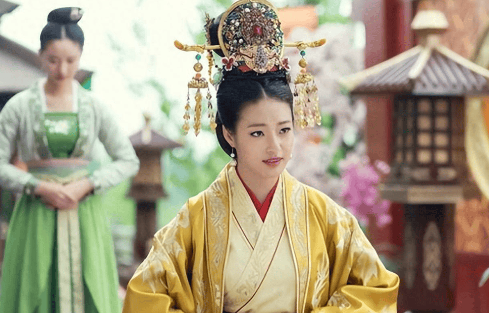 霍成君被废黜,许平君被毒杀,无子无宠的邛成太后却成最后赢家