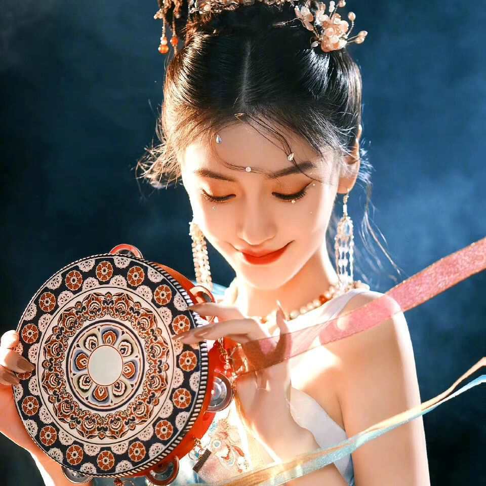杨颖cos杨玉环遇见飞天美爆!手拿琵琶,宛如天女下凡,太有意境
