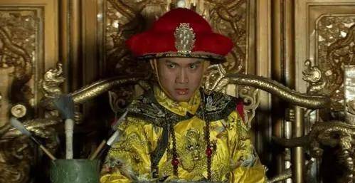 和坤死前,打开乾隆给的"保命诏书",上面写着3个字