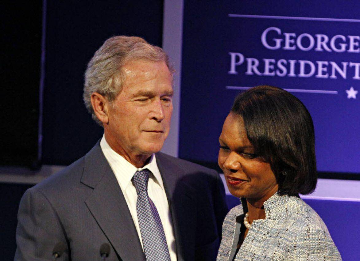 2013年,小布什被推进手术室之前,哀求妻子原谅他与女下属的过错