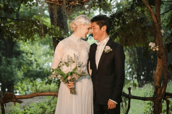 撒贝宁出游被偶遇,一家其乐融融,网友想到他和章子怡的恋情