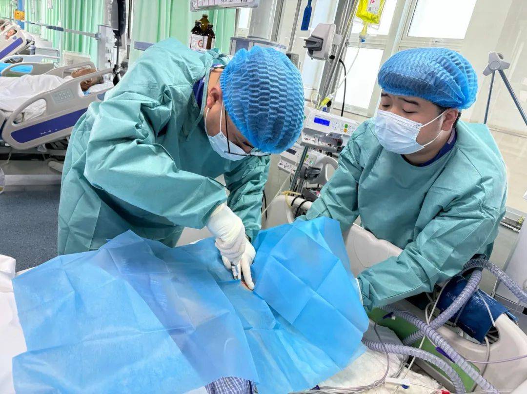 "一步到位"重症医学科成功开展医院首例床旁单步经皮气管切开手术