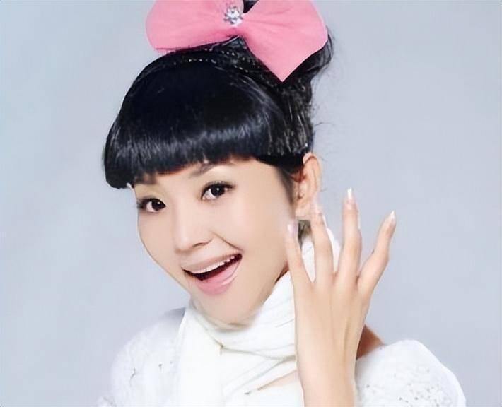 她在央视主持15年,竟只是个临时工,辞职离开后又被高薪聘回_方琼_杨阳