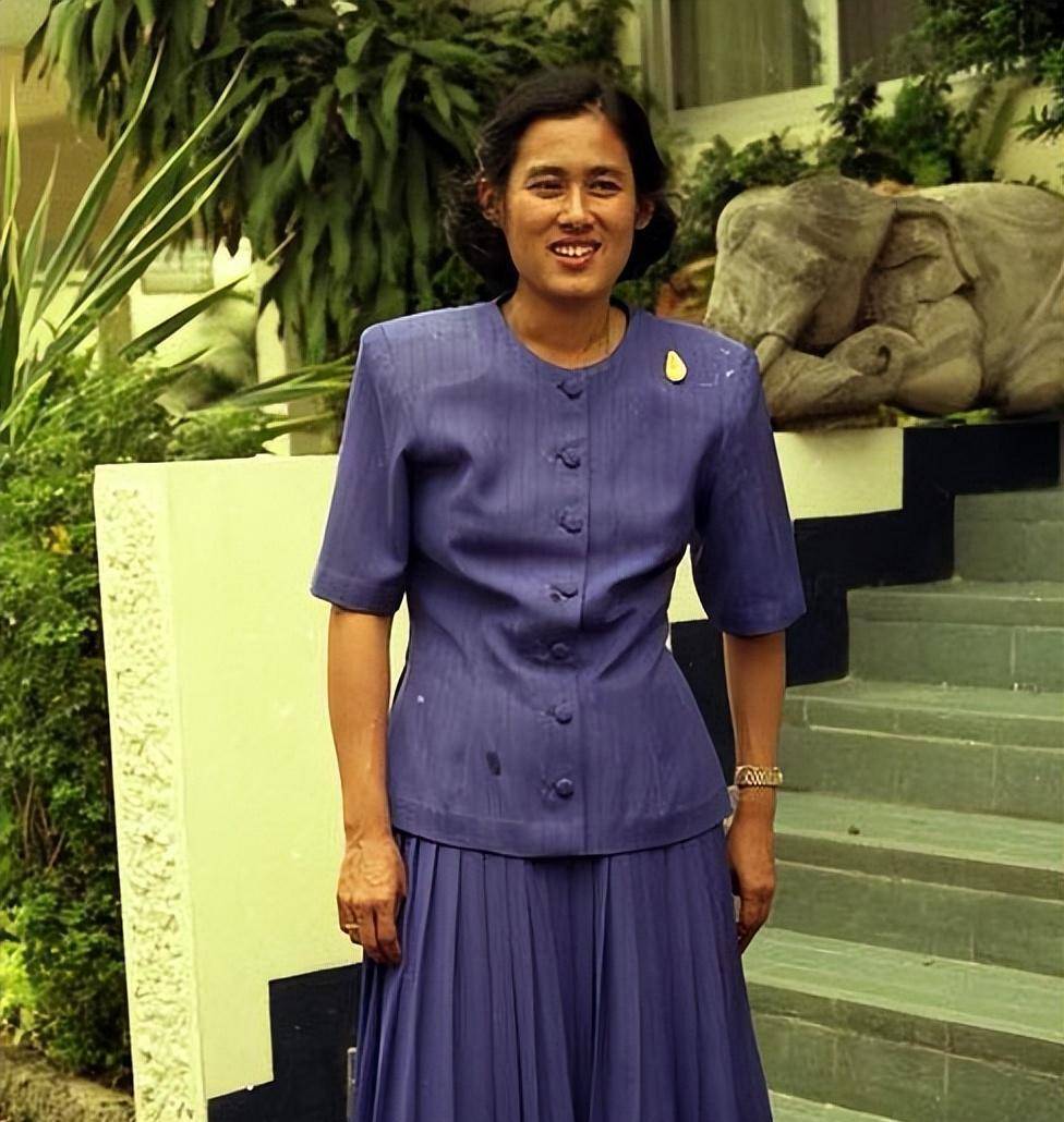 诗琳通公主在青少年时期漂亮可爱!中年时期的她很有学者气质