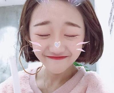 一段视频让她迅速在抖音蹿红,却招来质疑之声,网友:人红是非多_姐姐