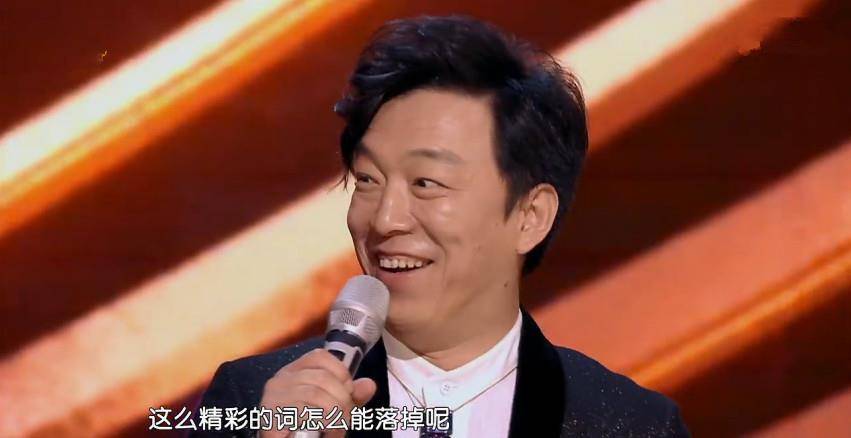 黄渤一发言,镜头就切到王菲,几个表情就可见王菲是多么信赖他