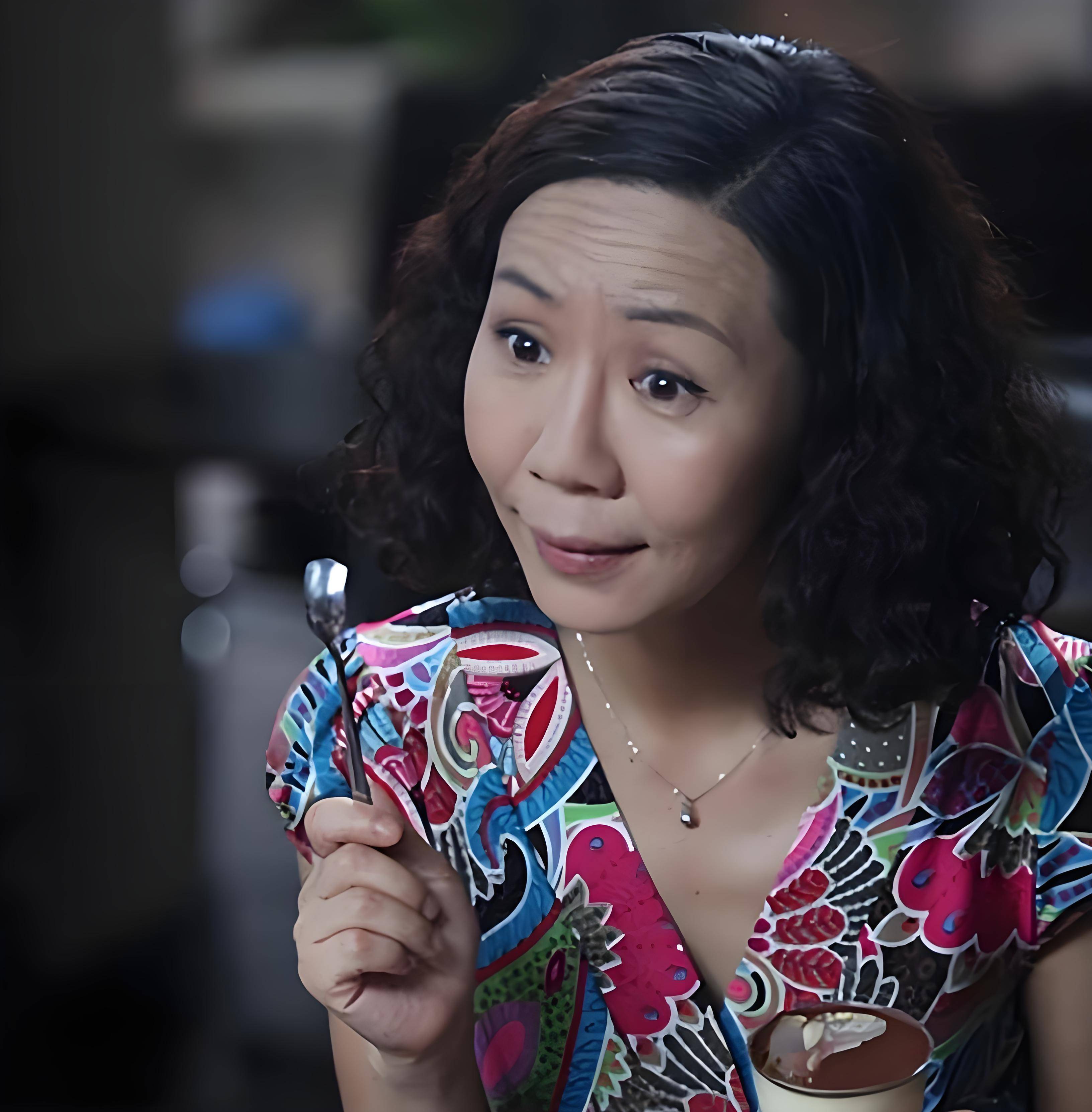 她是最丑的女演员,却成功嫁入豪门,息影后帮丈夫打理亿万家产_杨青